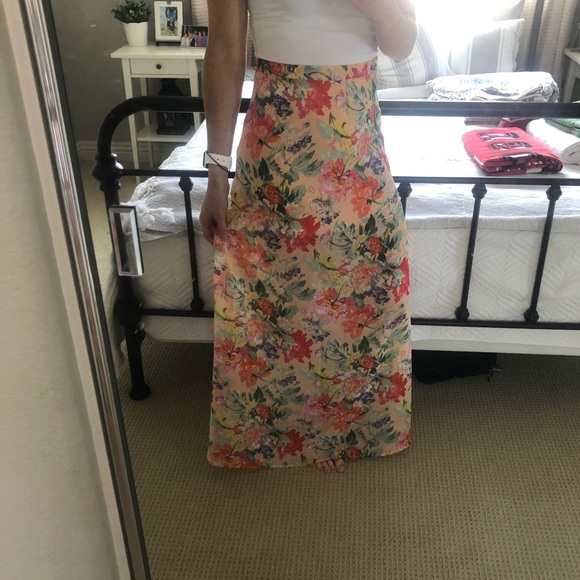 High waisted maxi floral skirt - Picture 2 of 9